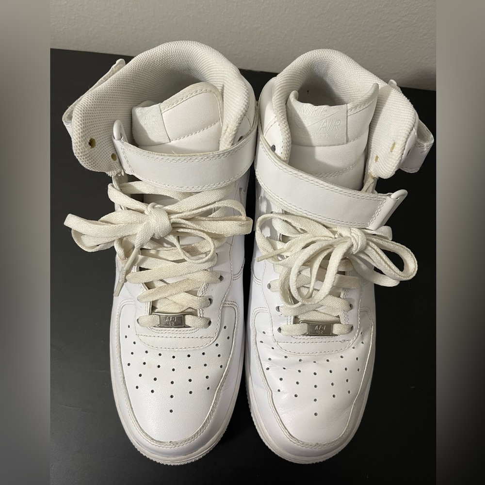 I’m selling some white high top Air Force ones